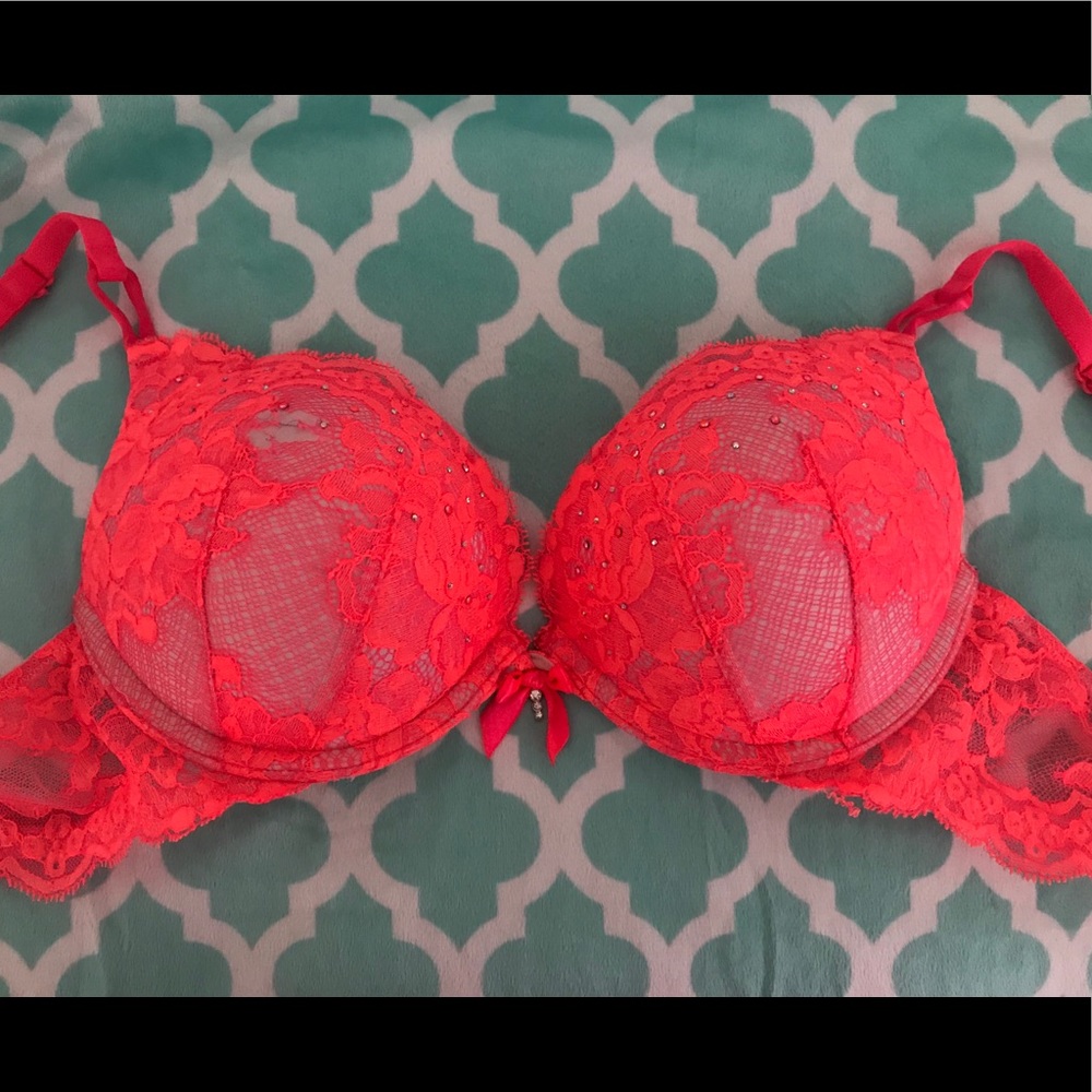 Victoria’s Secret bombshell bra